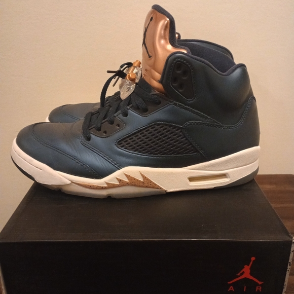 Jordan 5 Bronze (Obsidian) Size 11 - Picture 3 of 6